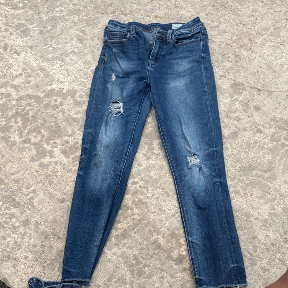 Stylish Distressed Blue Women's Cropped Jeans